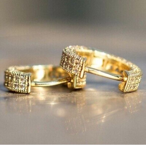 - NEW 18 k Gold Plated Hoop Small Earrings - Picture 4 of 4